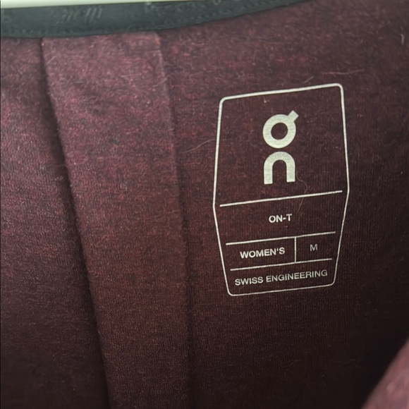 On Running Red Short Sleeve Tee - Picture 2 of 3